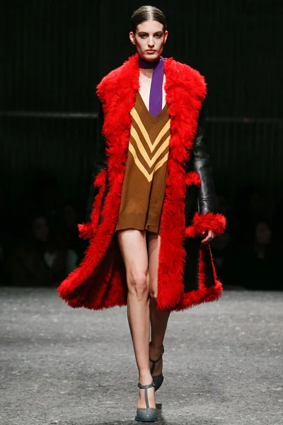 Look 25